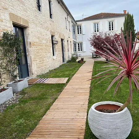 Couette-café Domaine Ericarclem 3*